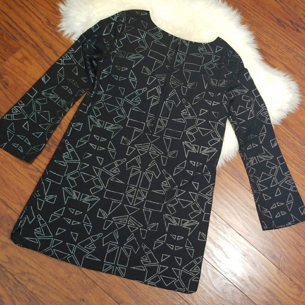 Tildon Bell sleeve Mod Shift Dress - Picture 2 of 8